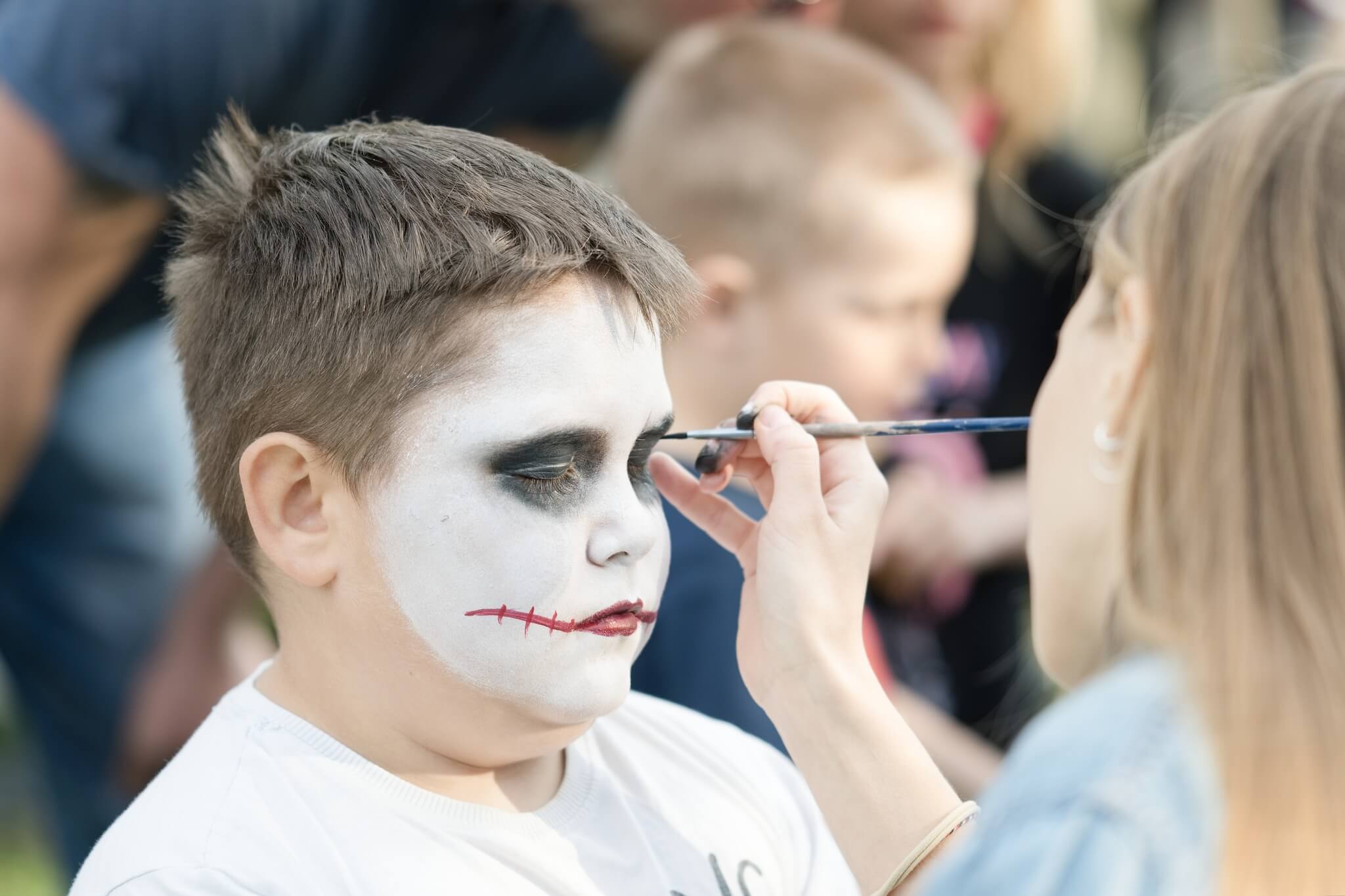 Děti s namalovaným obličejem